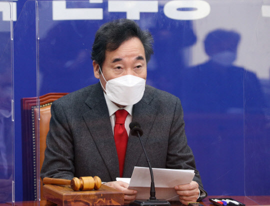이낙연 더불어민주당 대표가 14일 서울 여의도 국회에서 최고위원회의를 주재하고 있다. [연합뉴스]